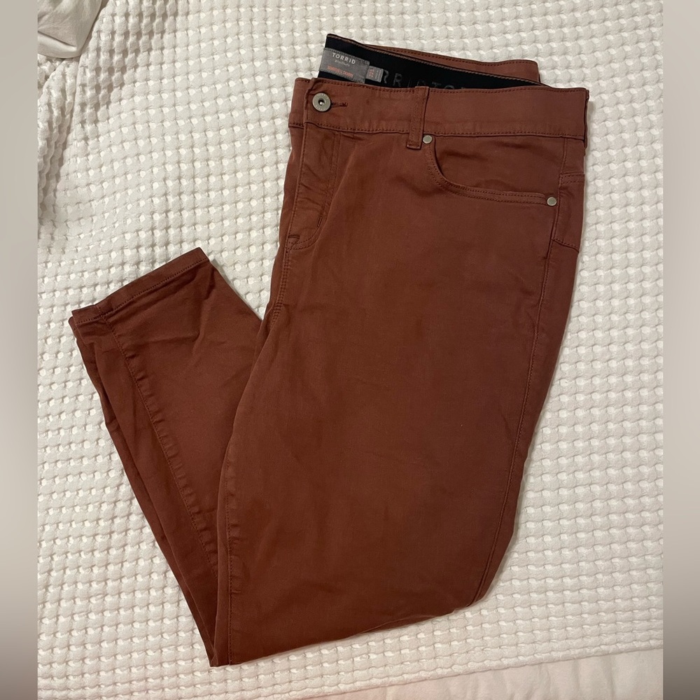 TORRID BOMBSHELL SKINNY